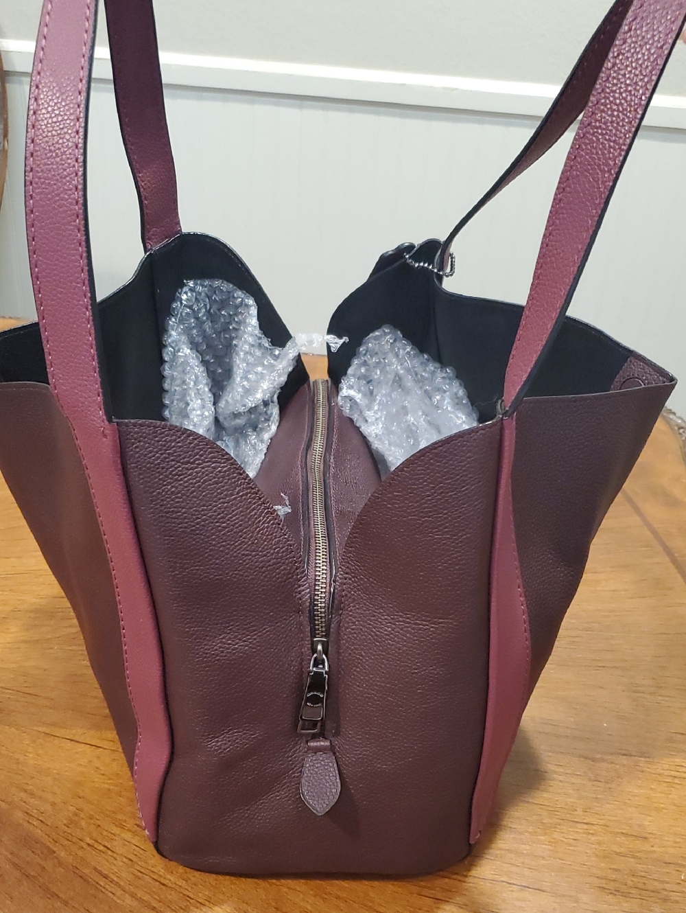 Like NEW Coach Hadley Shoulder Bag - Picture 7 of 12
